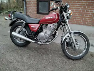 Suzuki Gn 250