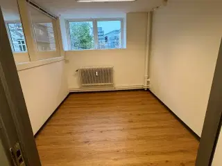 135 m2. Super charmerende kreativt kontor. Njalsgade.