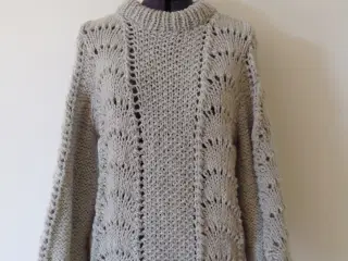 Ganniinspireret sweater i højlandsuld og alpaca