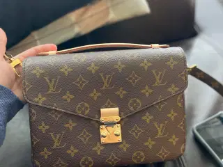 LV Pochette Metis Sælges