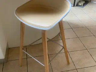 Hay barstol med sæde i læder