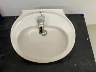 Oval håndvask med Grohe blandingsbatteri