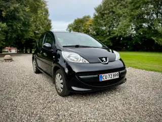 Peugeot 107 • Fartpilot og lav km. 