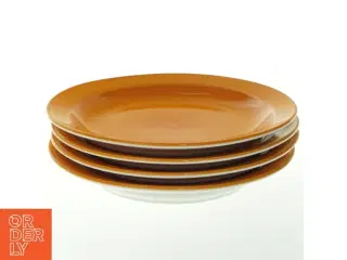 Sæt af orange tallerkener fra Lounge (str. Ø. 20,5 cm)
