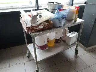 Rullevogn med indhold