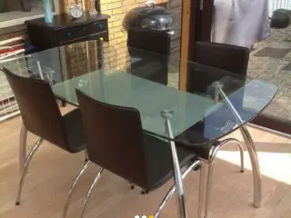 Glasbord med 4 stole
