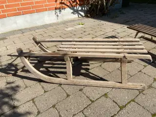 Gamle kælke af træ