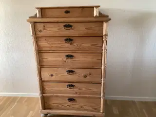 Kommode i fyr