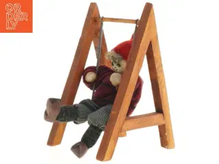 Nisse på gynge (str. 12 x 21 x 13,5 cm)