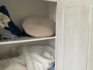Karlekammerskab nymalet hvid