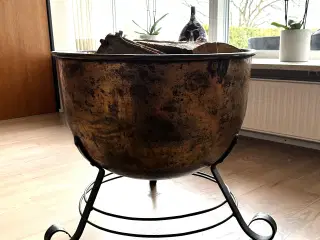 Stor kobberkedel til f. eks. pejsebrænde