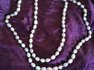 Perlekæde 70 cm lang - med ægte perler.