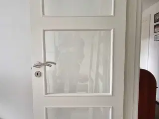 Dør med glasfelter