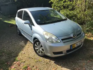 2005 Toyota corolla verso sportsvan