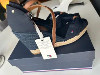 Mørkeblå Tommy Hilfiger sandaler str 41