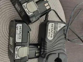 2 Hitachi Batterier PLUS Oplader