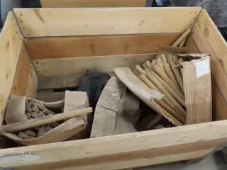 3 stk. paller med div. Bordben
