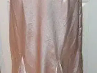 Galla kjole med lille slæb str 40 (NY)