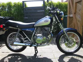 Motorcykel Yamaha SR 250 Classic