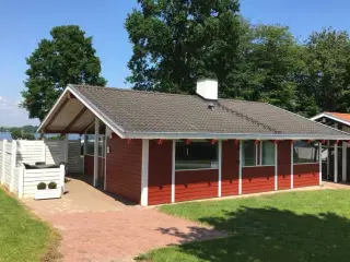 H�j kvalitet ! Komplet nyrenoveret. Havudsigt. Yderst b�rnevenligt. Kun 150 meter til badestrand, pool eller legeplads