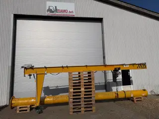 Søjlesvingkran. 500 kg. Udlæg: 600 cm Højde:750 cm