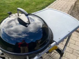 Weber kuglegrill 57 cm med bord
