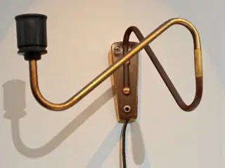 Fleksibel dansk væglampe i messing 1955–60
