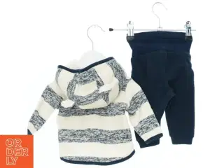 Stribet sæt med hættetrøje og bukser fra H&M (str. 56)