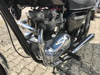Triumph Bonneville 750 T140V  classic-bike