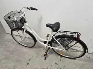 Ny damecykel sælges. Aldrig været samlet