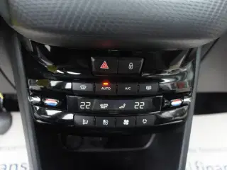 Peugeot 2008 1,6 e-HDi 114 Allure