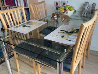 Spisebord med stole