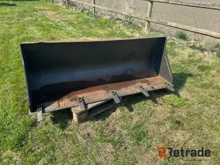 - - - Udstyr og tilbehør Skovl 1800 mm brede