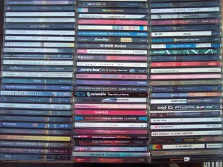 850 POP/ROCK/KLASSISKE CDer sælges stykvis….      