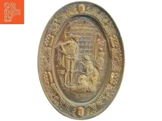 Ovalt dekorations platte med relief (str. 39x29 cm)