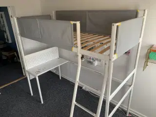 Ikea højseng med skrivebord