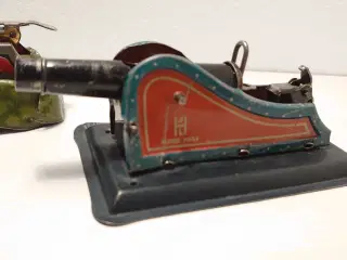 2stk Hess blikkanoner samt en umærket. Ca 1920.