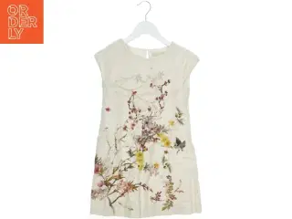 Blomstret kjole fra Zara (str. 140)