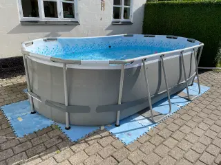 Fed havepool med alt tilbehør