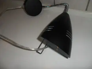 Spot i sort metal med flex arm