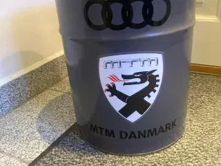 Audi skraldespand - onebyschmidt - olietønde 