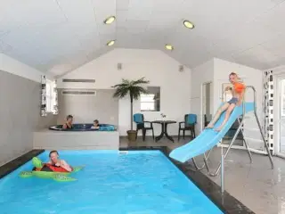 Poolhus p� 320 m2 i Nr. Lyngby ved L�kken til 22 personer