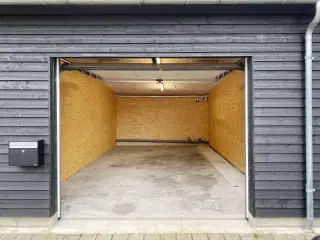 STOR LUKKET ISOLERET LAGER / GARAGE / VÆRKSTED / HOBBYRUM