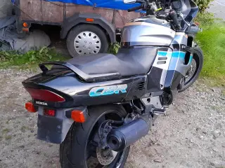 Honda  CBR 1000 F Dcbs årg. 93