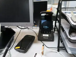 2 stk. håndholdscanner HONEYWELL med ladestation