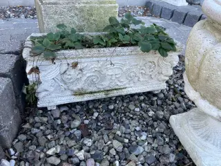 Smuk fransk antik sandsten blomsterkasse 