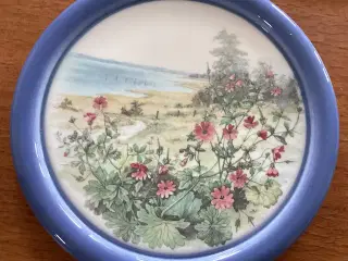 Bing&Grøndahl platte nr 1 i serien “vilden blomste