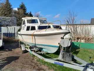 Motorbåd Mrk. Myra 22 fod 28hk. m. båd trailer.