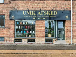 55 m² flot butik + højloftet kælder