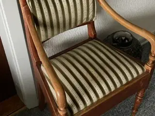 Rigtig fin gl. stol
